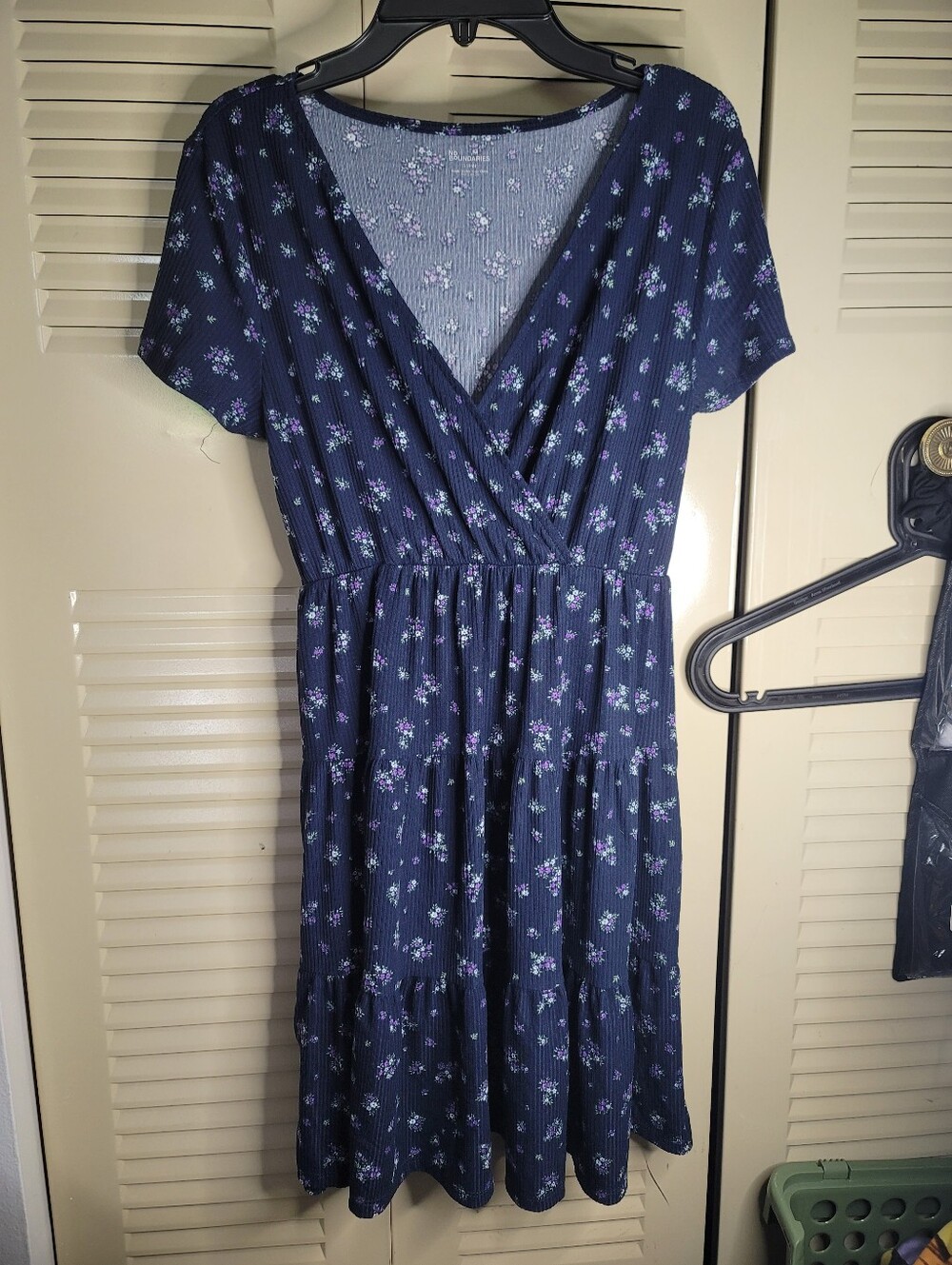 No Boundaries Casual Dress Women’s Size Small Dark Blue With White Flower Print